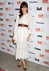 高清图：“绯闻女孩”莉顿-梅斯特白裙清纯亮相 