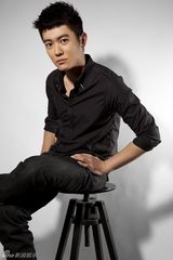 组图：《青瓷》杜江全新写真显成熟稳重