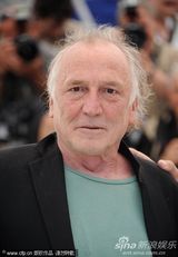 高清：《勒阿弗尔》见面会 老影后卡蒂红裙耀眼