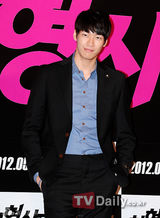 组图：姜至奂成宥利《车刑警》试映