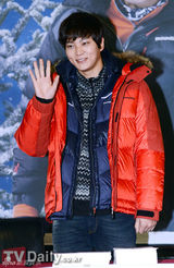 组图：韩星朱元开粉丝签名会 略显疲惫