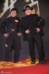 组图：《十二生肖》上海首映 主创耍宝齐跳2摆舞