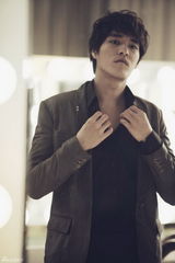 高清图：蓝正龙帅气写真再曝光 型男风范不减