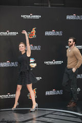 组图：《美国队长2》主创访华 斯嘉丽黑裙妩媚