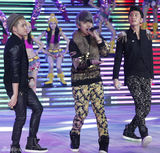 组图：赵本山后街男孩SJ-M等助阵辽视春晚