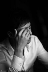 组图：朱雨辰黑白写真高贵兼忧郁气质