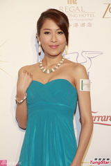 组图：陈敏之爆乳亮相珠宝展 曝母亲无催婚