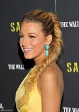 组图：布莱克明黄色礼服闪耀《野蛮人》纽约首映