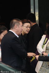 组图：宋丹丹现身酒店似与人争执 工作人员解围