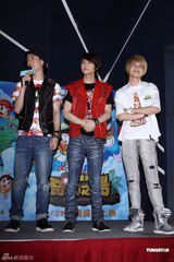 组图：JPM携机器猫做公益 第二张大碟筹备中