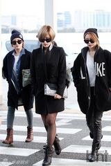 组图：韩团T-ara与SPEED共赴柬埔寨办演唱会