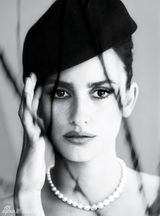 组图：克鲁兹写真登时尚封面 黑白色调显复古风情