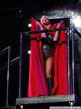 高清组图：Gaga开唱再进化 三点喷火尺度惊人