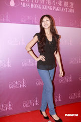 高清图：众佳丽二次面试港姐 Barbie花裙现身有点土