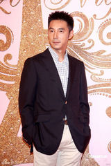 幻灯图：侯佩岑小洋装俏丽 白歆惠裙角飞扬