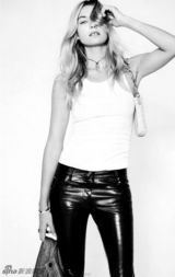 组图：名模杰西卡最新写真红唇秀冷艳