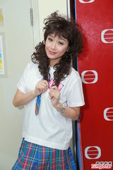 组图：李若彤李丽珍等扮学生妹拍TVB剧集广告