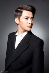 组图：孙坚帅气写真曝光绅士十足