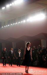 《黑色维纳斯》首映   奥斯卡女配角蒂尔达优雅捧场