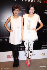 组图：陈嘉桓为品牌走秀 与羽翘白衣比靓