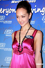 幻灯图：邓紫棋自曝是处女 与侧田恋爱不可能