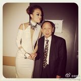 [老照片]香港演唱会之父张耀荣与张国荣等合影