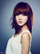 组图：邓家佳最新写真曝光 妆容精致被指像小S