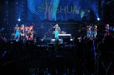 组图：张惠妹上海开唱 劲歌热舞舞台华美