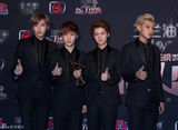 组图：新人盛典华晨宇刘忻EXO获大奖