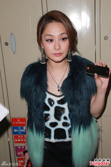 组图：金曲榜颁奖星光黯淡 张敬轩献主持处女秀