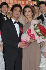 组图：谢婷婷安志杰甜蜜秀 对霆锋柏芝复合不表态