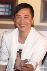 组图：庾澄庆为游戏代言 展示龟派气功化身赛亚人