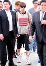 组图：神起SJ少时等SM家族赴印尼开唱亮相机场