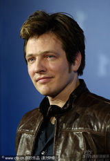 幻灯图集：《潜水艇》记者会 女主角成熟干练