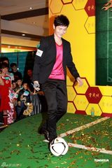 幻灯图：黄晓明赞Angelababy(杨颖)不避嫌 大方承认上海看电影