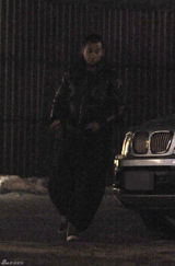 组图：赵文卓与爱妻共进晚餐 大显绅士风度