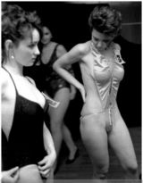 组图：前苏联选美大赛老照片曝光 众佳丽比基尼亮相