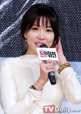 组图：姜至奂黄静茵新剧发布 崔如真透视装抢镜