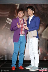 组图：光良举办新专辑发片记者会 张信哲站台