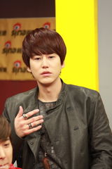 高清组图：SJ-M做客争开微博 玩转网络流行语