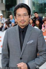 组图：《铁路劳工》首映 妮可基德曼微露乳沟