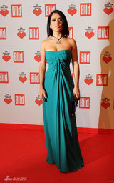 幻灯图集：莎玛-海耶克亮相柏林 出席慈善活动