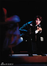 组图：天海佑希46岁生日 宝冢男角剧照大放送