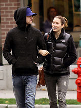 幻灯组图：麦当娜夜游伦敦 金-卡戴珊庆生