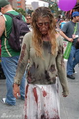 幻灯图集：漫展街拍 “山寨周杰伦”和僵尸人亮相