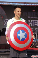 组图：王阳明代言活动出演外星人自曝想当英雄