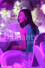 组图：何炅崔始源聚好友婚礼 俞灏明束发现身