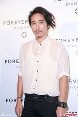 组图：陈豪默认知胎儿性别 Lisa.s黑裙亮相活动