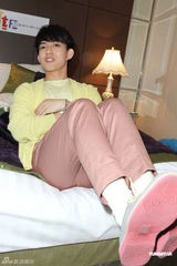 组图：林宥嘉出席活动左拥右抱 提绯闻女友尴尬