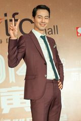 高清图：长腿男神赵寅成亲和 大摆POSE不忘卖萌